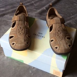 earth hadley suede sandal